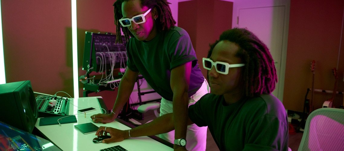 "Nahaufnahme des Mischpults, an dem Doppelganger Paris in den CUPRA Music Labs ihre Musik produzieren.