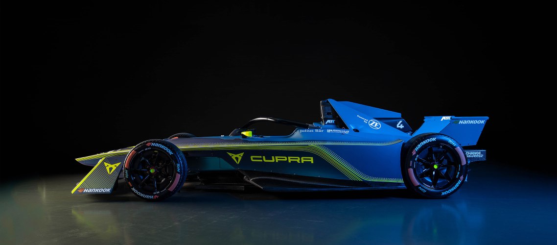 Frontalansicht des CUPRA Formel E Fahrzeugs mit markantem Design.