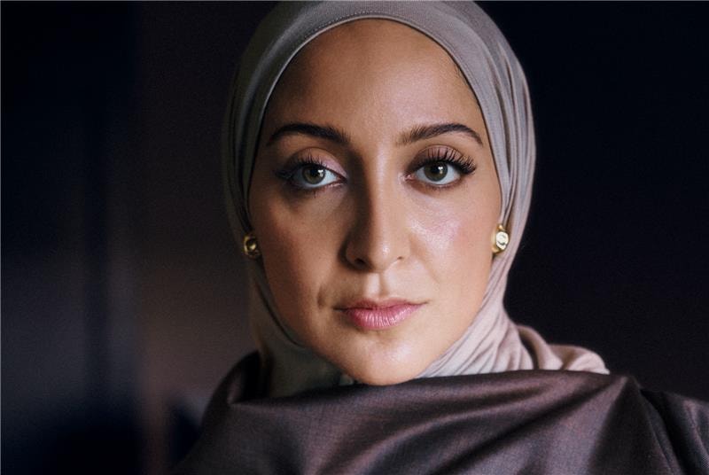 CUPRA Terramar in Abendstimmung, Seitenansicht mit markanter Lichtsignatur.