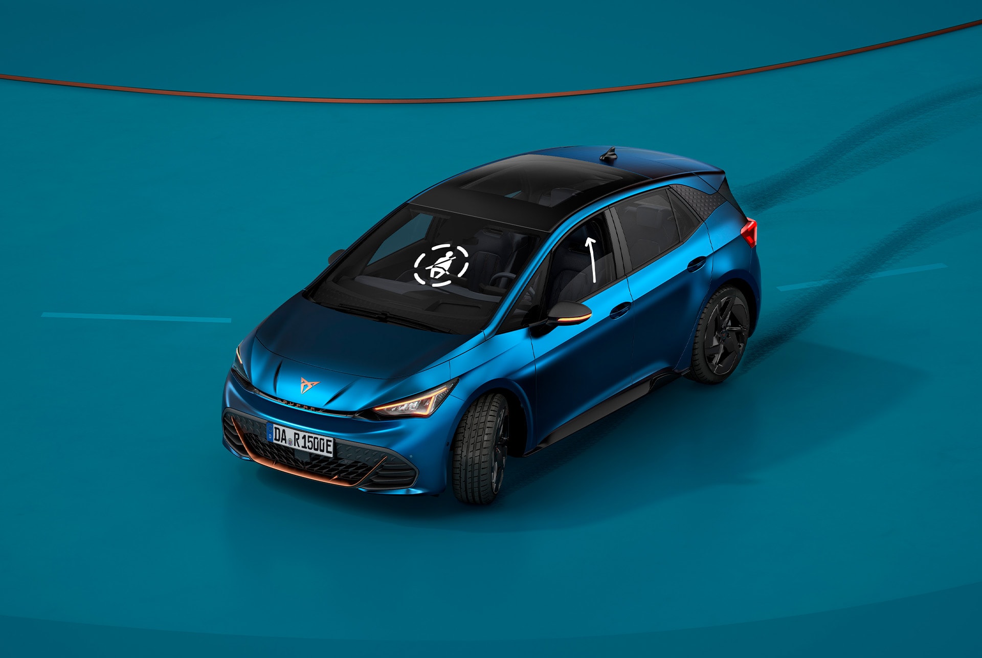 CUPRA Born in Seitenansicht in Bewegung auf blauem Untergrund, betont durch stilisierte Datenlinien, um den Pre Crash Assist zu veranschaulichen.