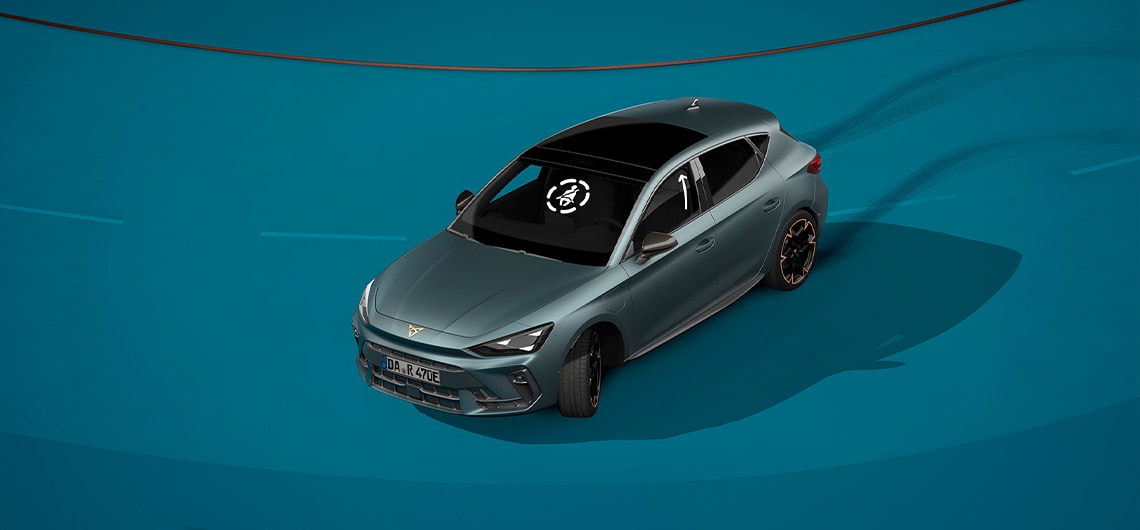 CUPRA Leon Sportstourer, neue Pre-Crash-Sicherheitstechnologie, blauer Hintergrund und visuelle Demo.