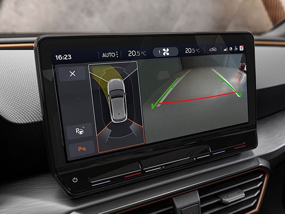 Autonomes Einparken mit dem neuen CUPRA Leon Sportstourer e-HYBRID Innenansicht