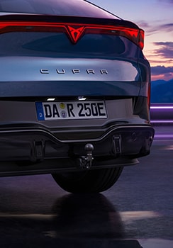 Nahaufname der ANhängerkupplung des CUPRA Tavascan