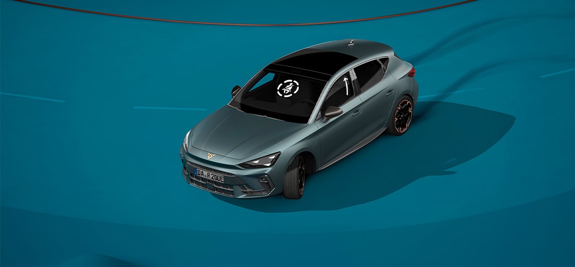  CUPRA Leon, neue Pre-Crash-Sicherheitstechnologie, blauer Hintergrund und visuelle Demo.
