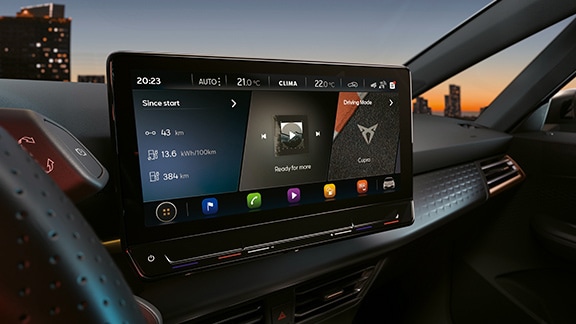 CUPRA Born schwebender 12”-Online-Infotainment-Screen