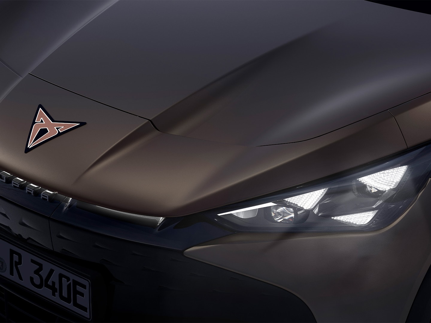 Detailaufnahme der Front Scheinwerfer des CUPRA Tavascan.