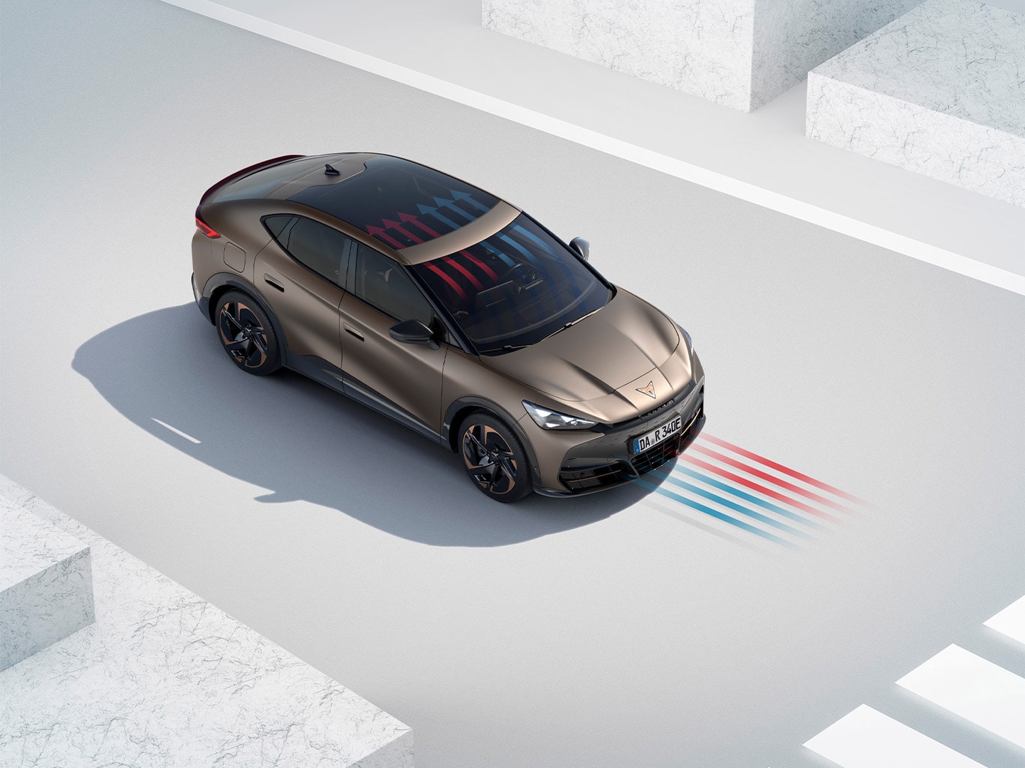 CUPRA Tavascan auf der Straße mit dem Winter Pack.