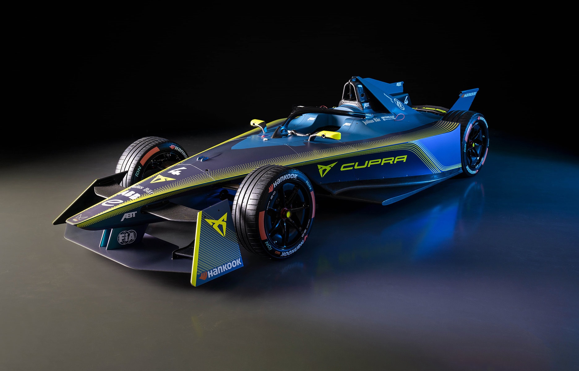 Seitenansicht des CUPRA Formel E Fahrzeugs mit markantem Design.