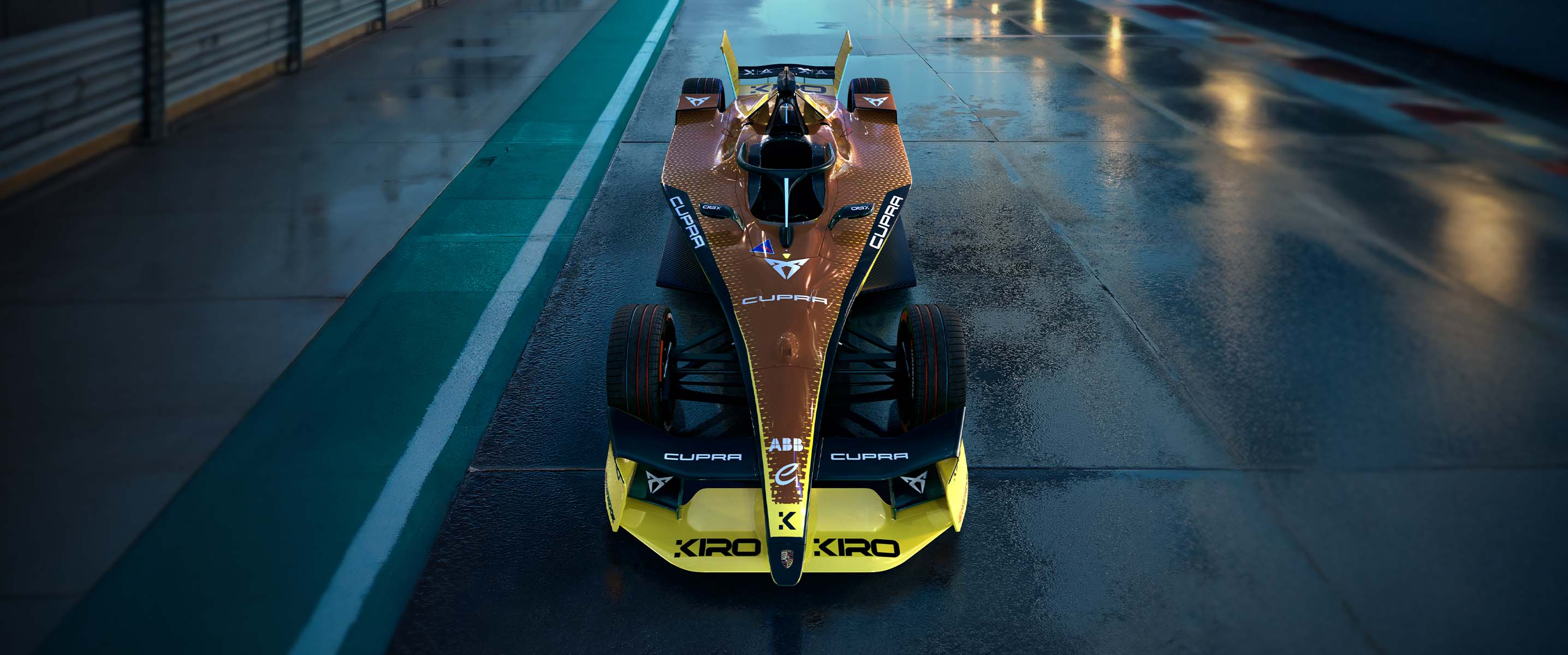 Frontalaufnahme des CUPRA Formel E Auto, stehen auf einer Teststrecke.