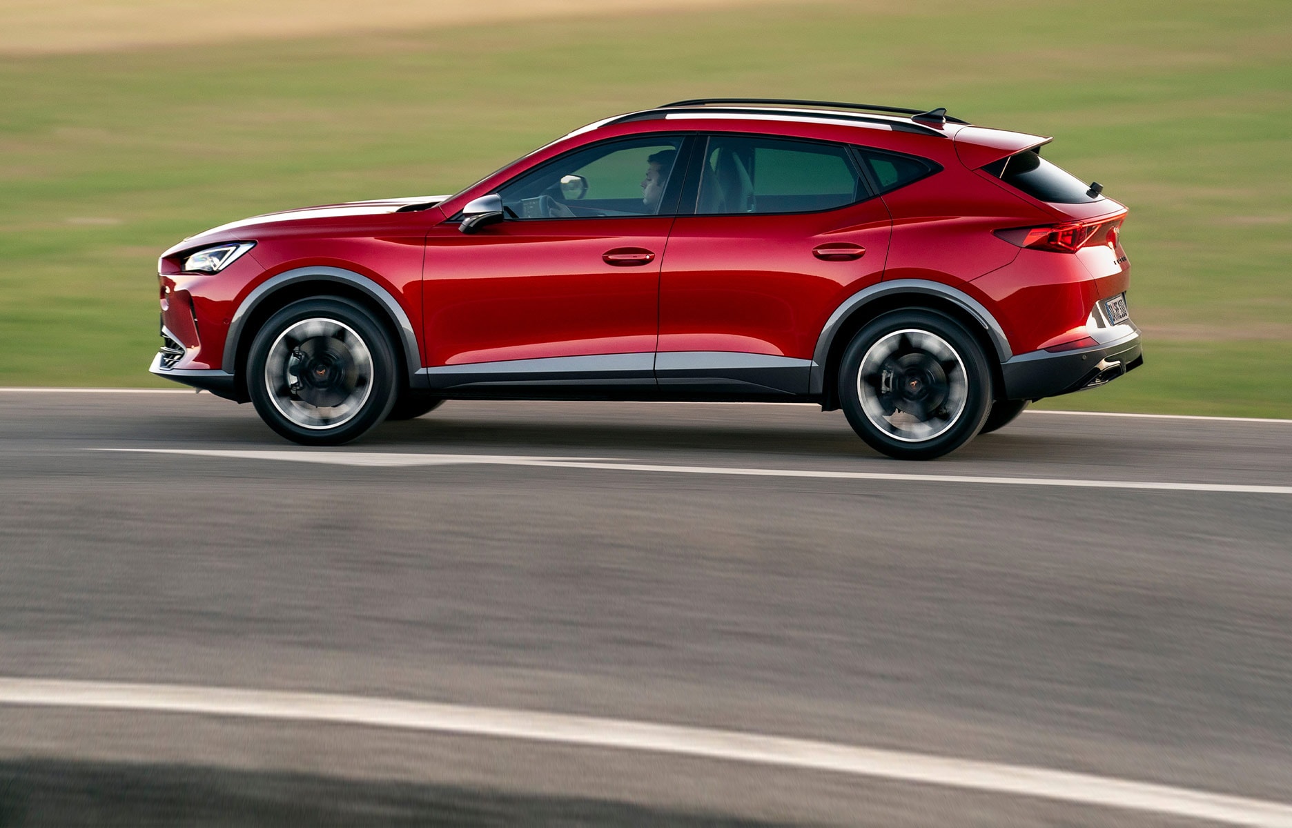 Seitenansicht des CUPRA Formentor , der AUTO BILD Firmenwagen-Award 2022 gewonnen hat.