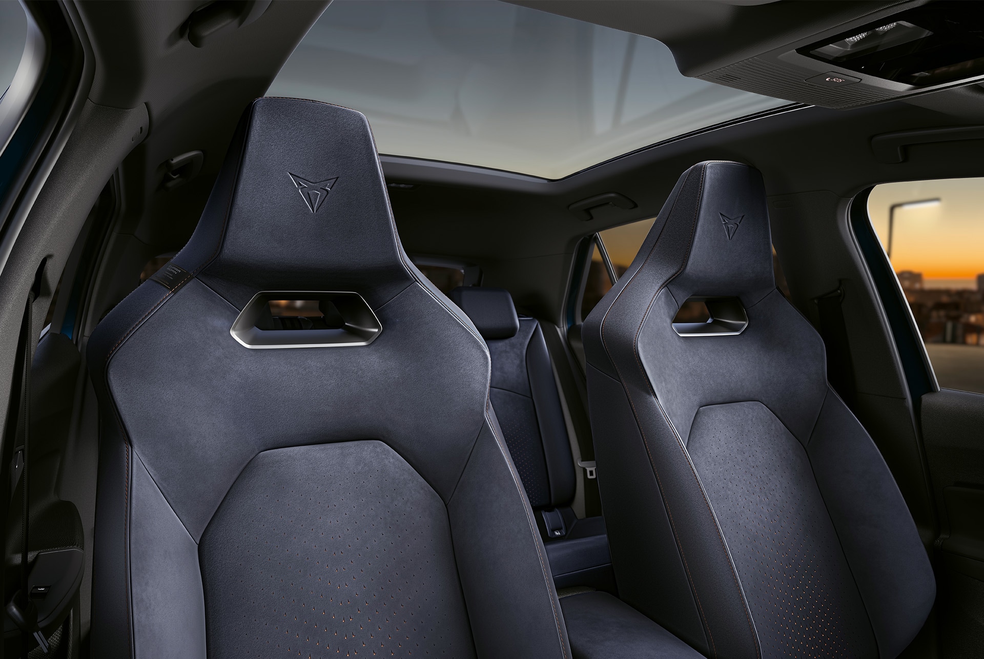 CUPRA Born 2024 Autositze, Sportschalensitze in Aurora Blue.