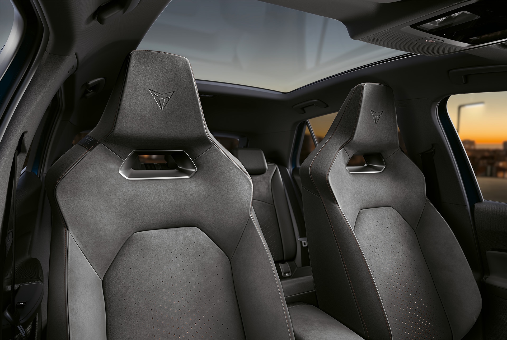 CUPRA Born 2024 Autositze, Sportschalensitze in Dinamica Granite Grey.