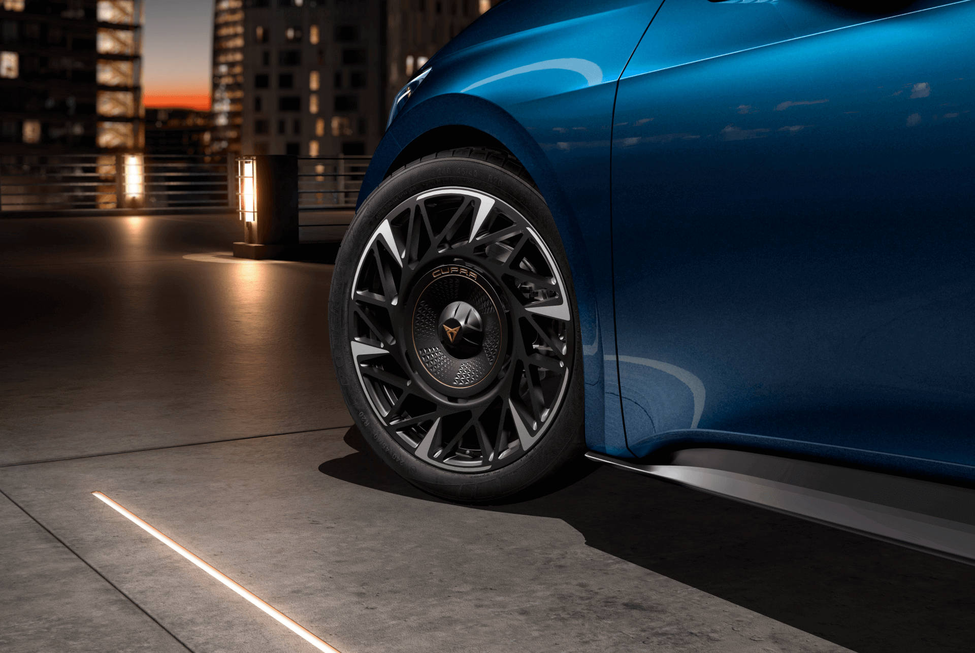 Detailaufnahme der 20 Zoll Leichtmetallräder Tornado Black/Silver des CUPRA Born.