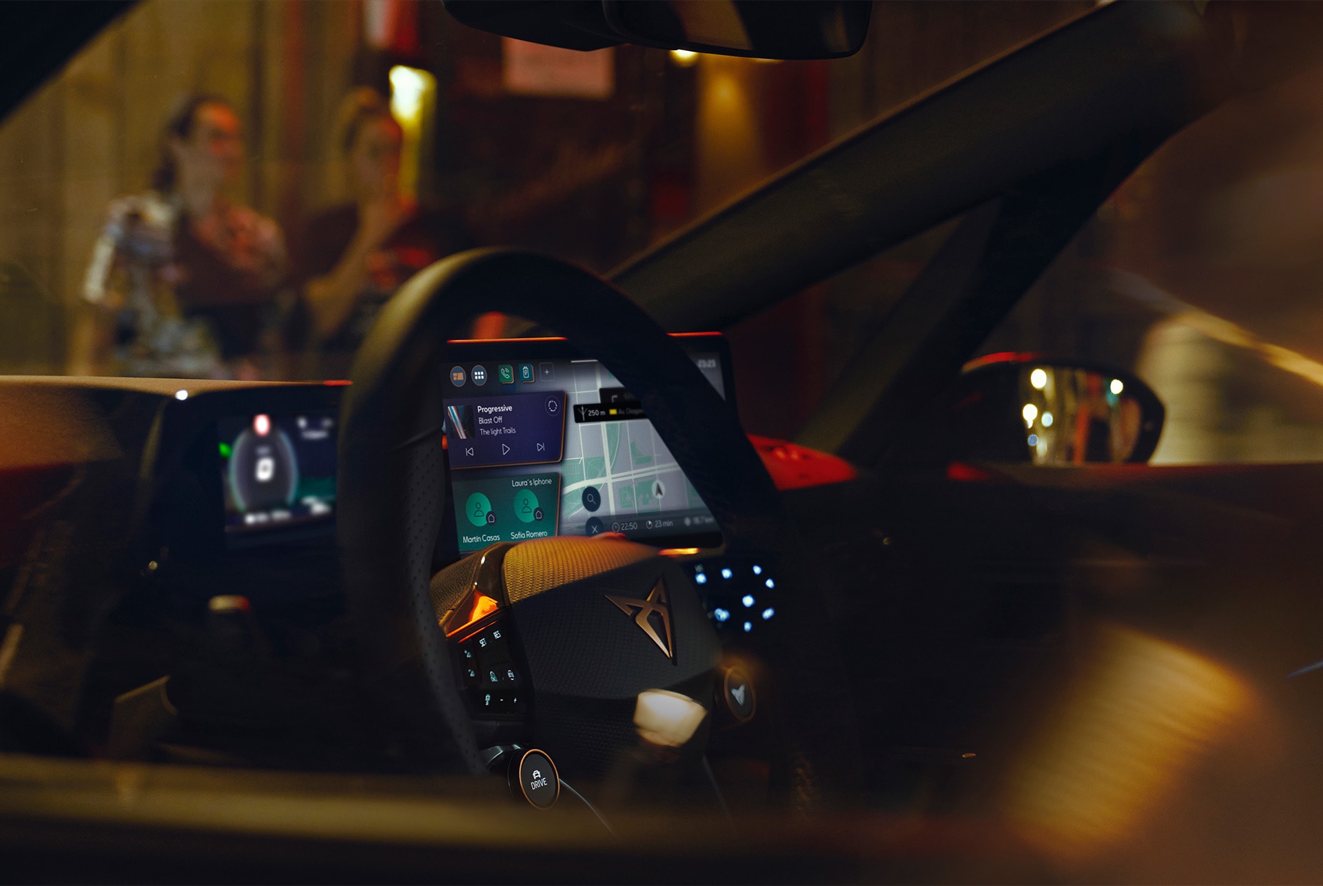 CUPRA Born VZ Lenkradbremsanlage und 12,9-Zoll-Infotainment.