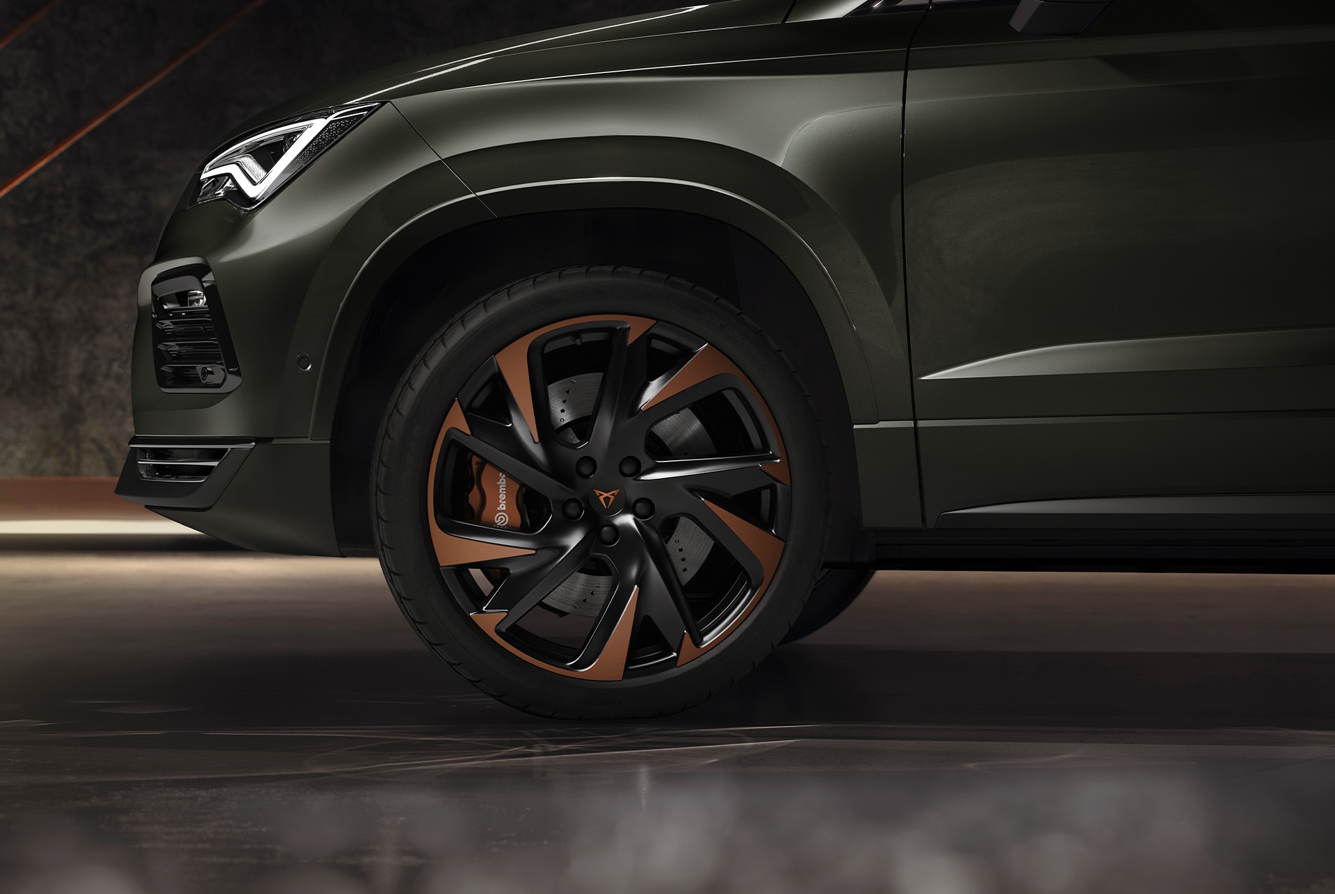 Detaillierte Ansicht der 20-Zoll Supreme-Felgen in Kupfer des CUPRA Ateca, die das markante und anspruchsvolle Design des Fahrzeugs hervorheben.