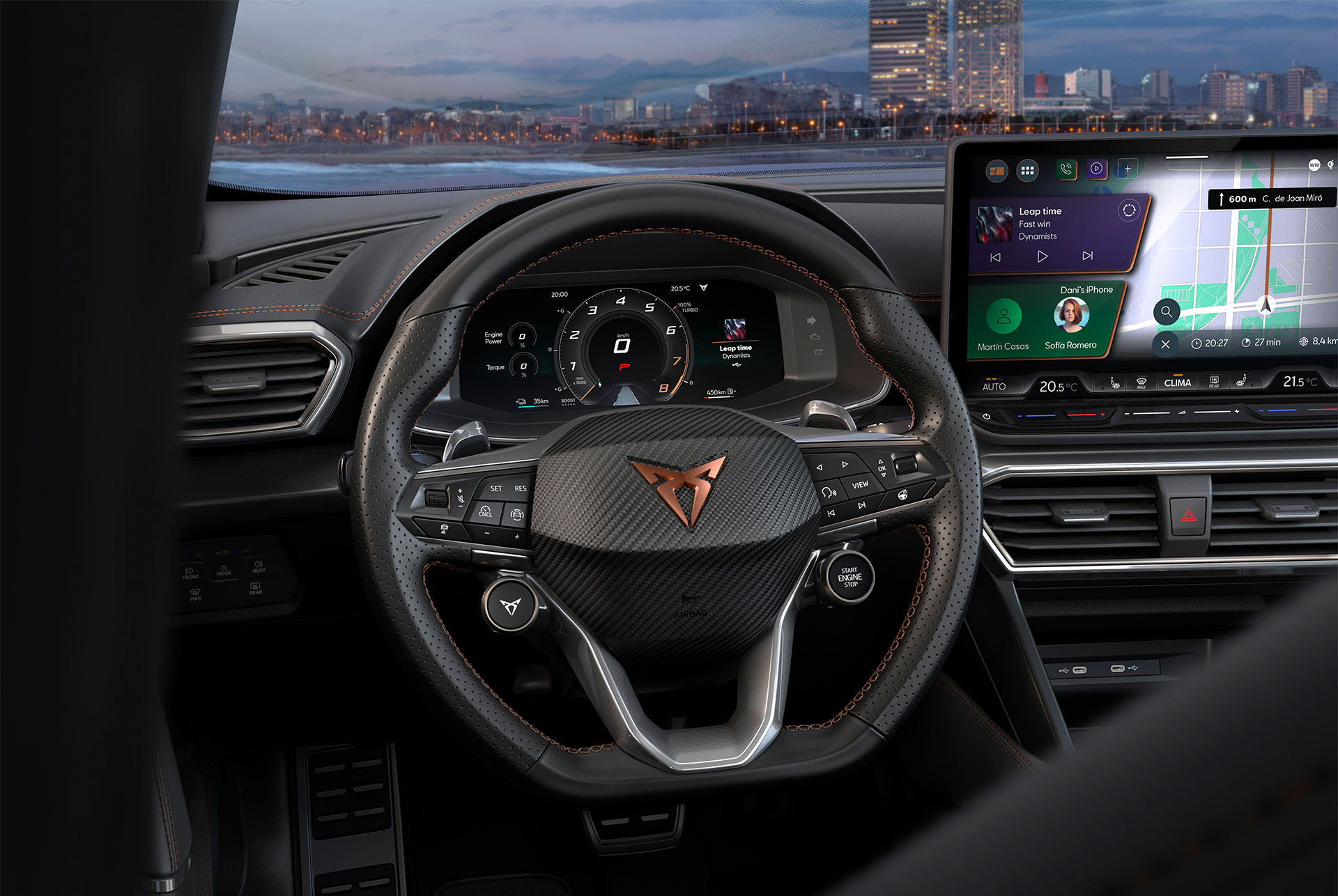 Innenansicht des CUPRA Formentor, zu sehen sind Infotainmentsystem, Lenkrad und Bedienelemente