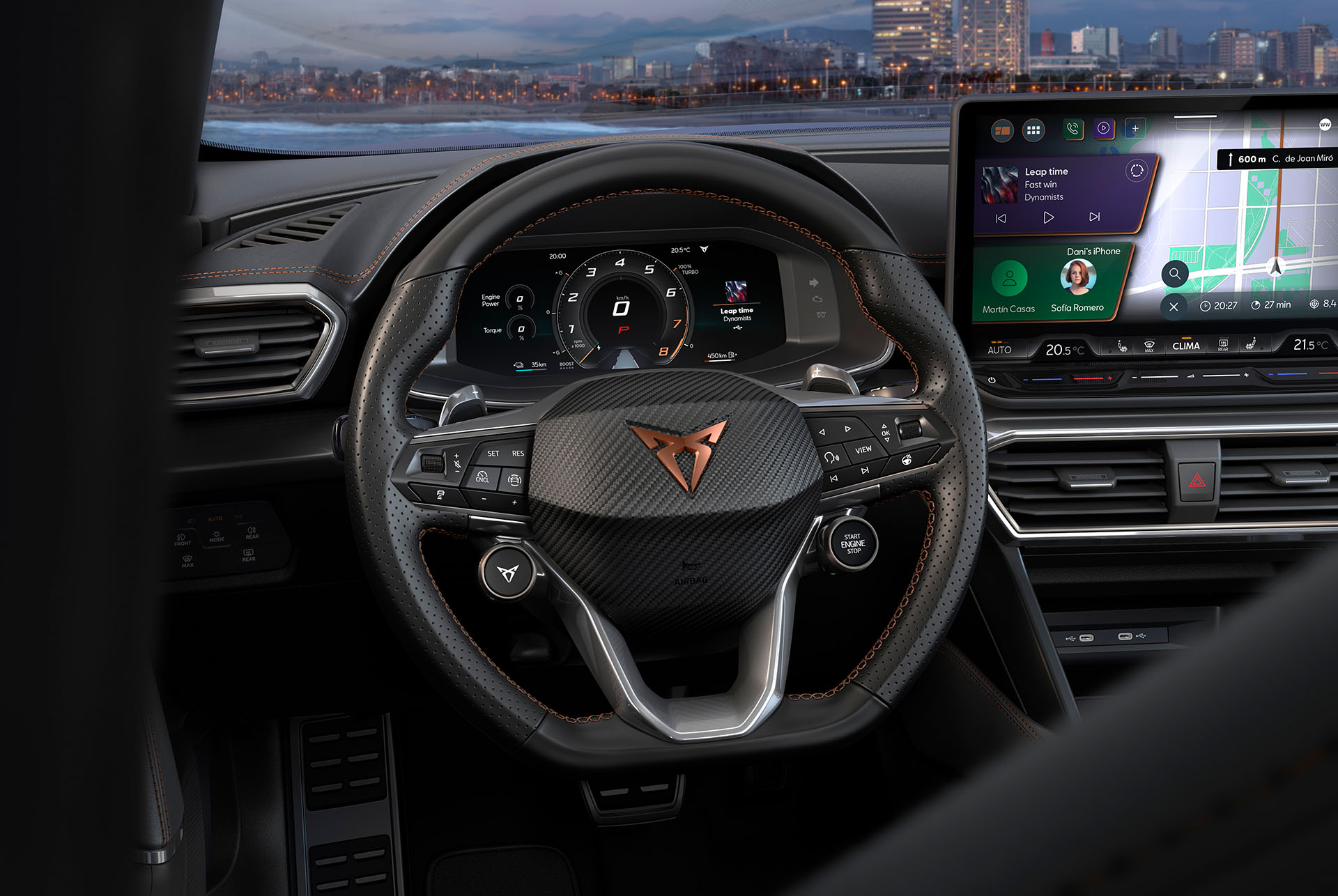 Innenansicht eines CUPRA Formentor mit dem Navigationssystem auf dem Bildschirm.