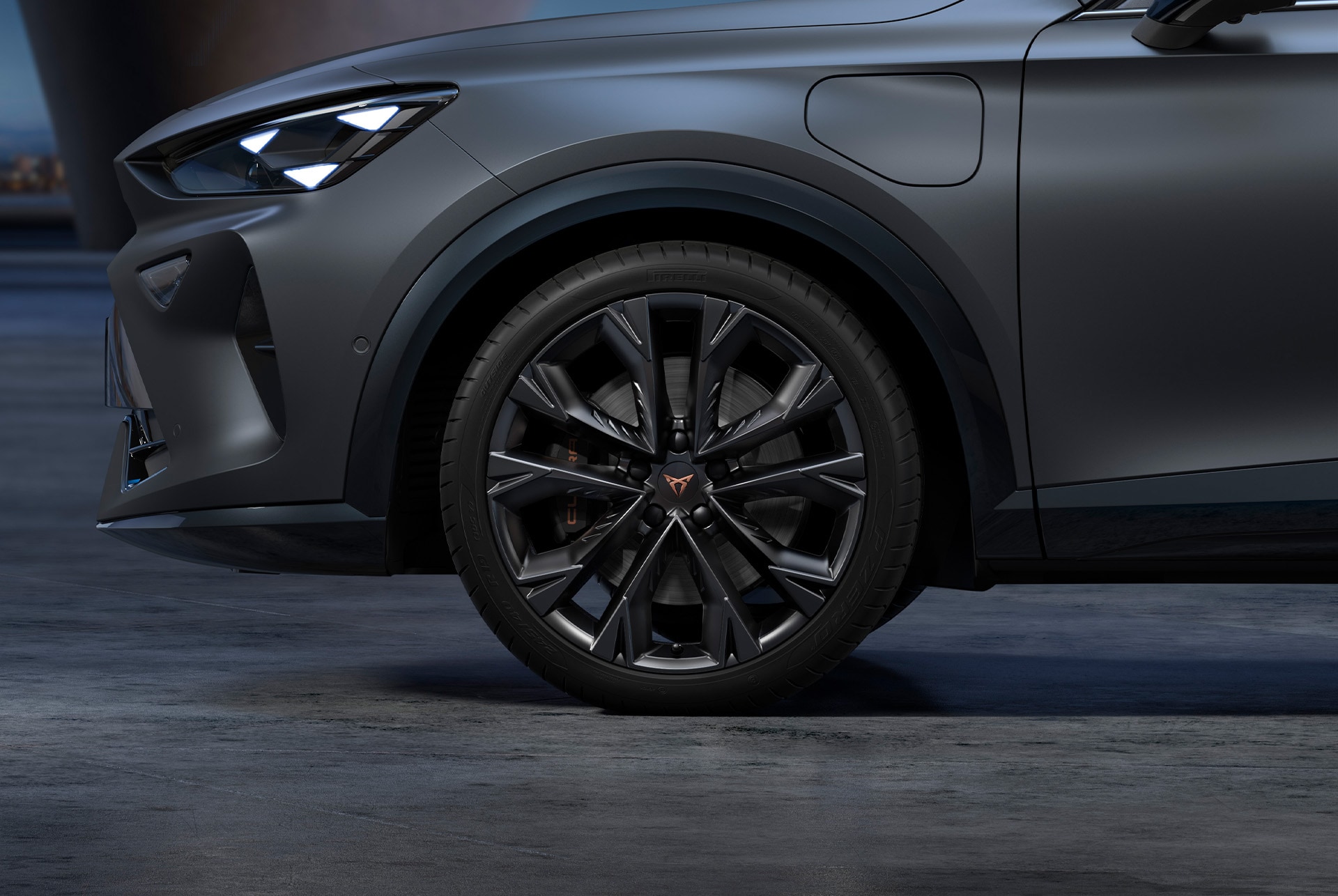 Nahaufnahme der 19" Leichtmetallräder Arctic Black Matt. 