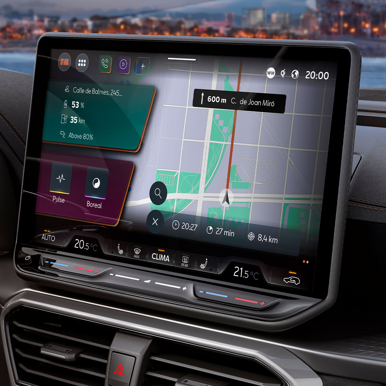 CUPRA Formentor Armaturenbrettansicht, Infotainment-System mit CUPRA CONNECT Plus, für EV- und PHEV-Ladestationen, Live-Verkehrsmeldungen, Ladestationen und Parkplatzsuche.