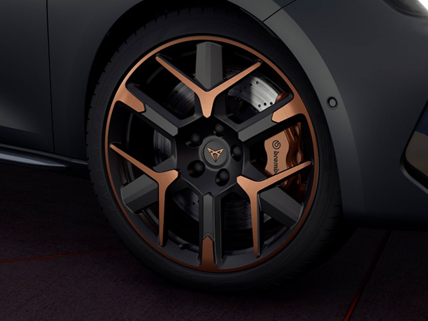 Vorderansicht des Leichtmetallrads für den neuen CUPRA Leon, kombiniert mit den Brembo Bremsen.