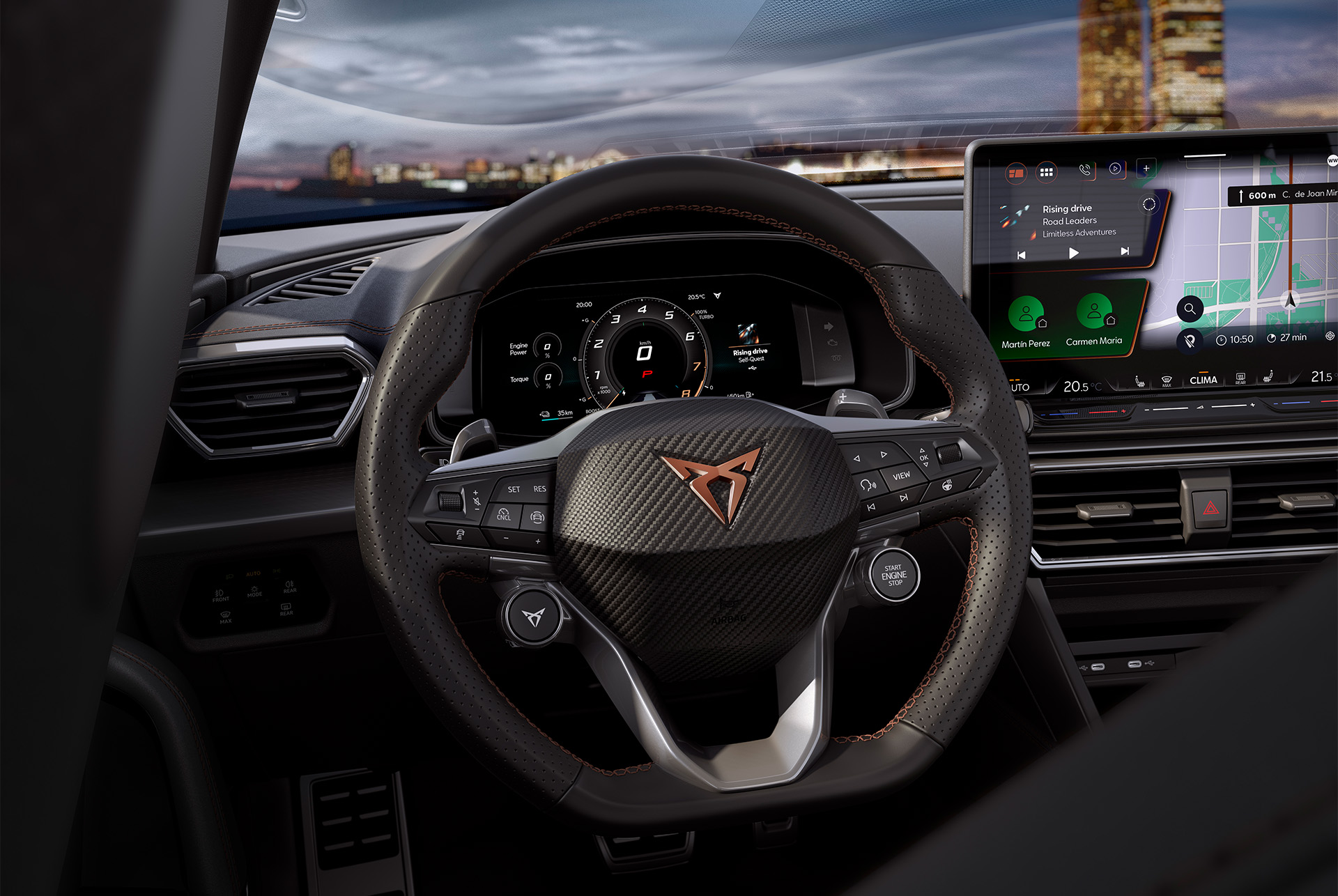 Neues Lenkrad des CUPRA Leon mit Intelligent Drive und satellitengesteuerten Bedienelementen, sicherheitstechnischen Assistenzsystemen, adaptivem Tempomat, Spurhaltefunktion und dynamischer Verkehrszeichenanzeige.