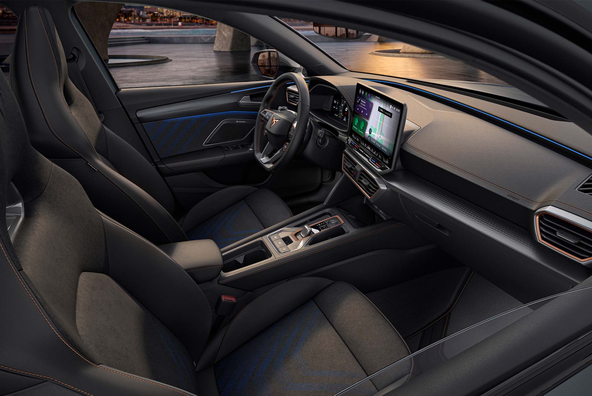 CUPRA Leon, dynamisches Innenraumdesign, Schalensitze aus recyceltem veganem Mikrofasermaterial, elektrische Memory-Funktionen und Heizungseinstellungen.