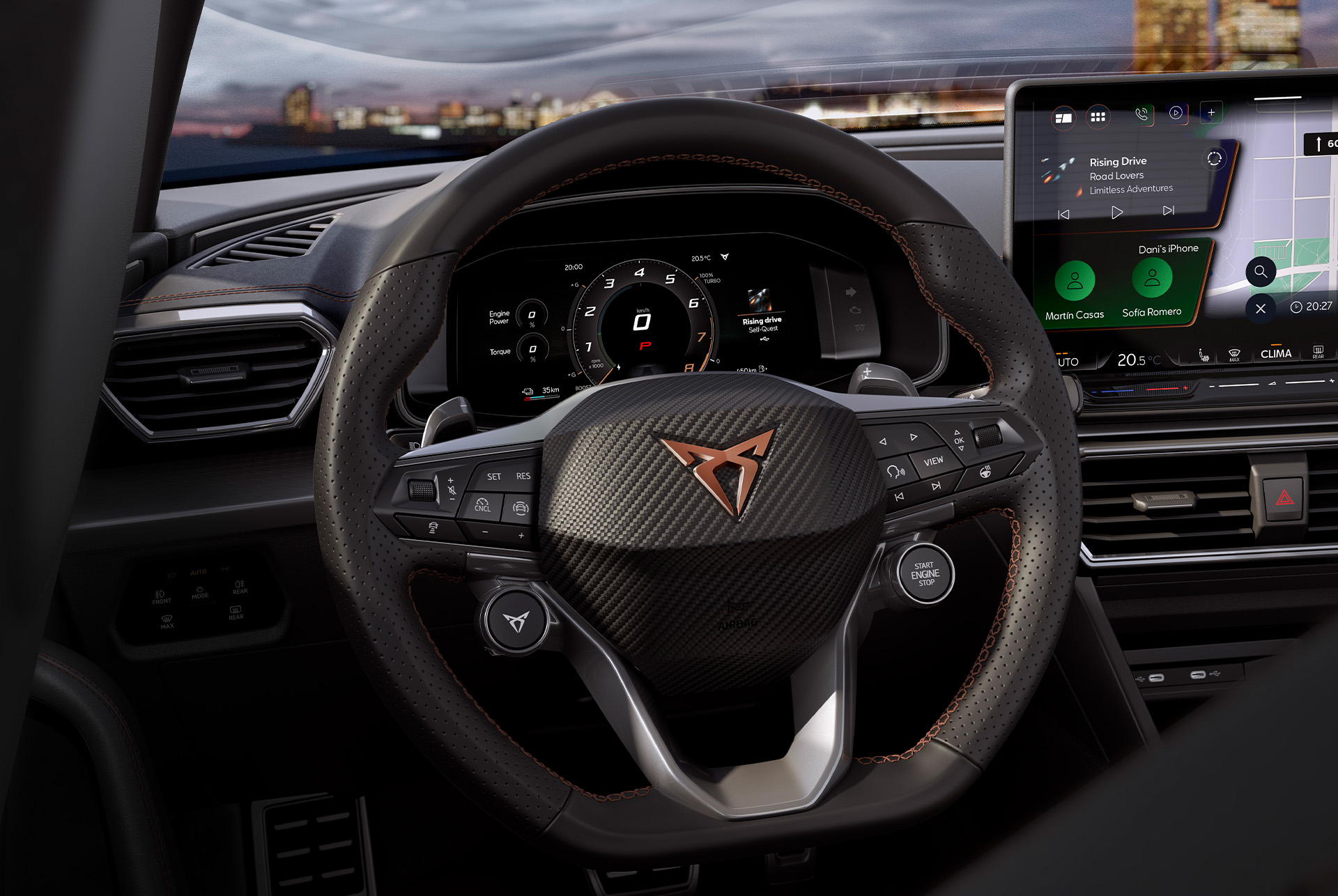 Neues Lenkrad des CUPRA Leon mit Intelligent Drive und satellitengesteuerten Bedienelementen, sicherheitstechnischen Assistenzsystemen, adaptivem Tempomat, Spurhaltefunktion und dynamischer Verkehrszeichenanzeige.