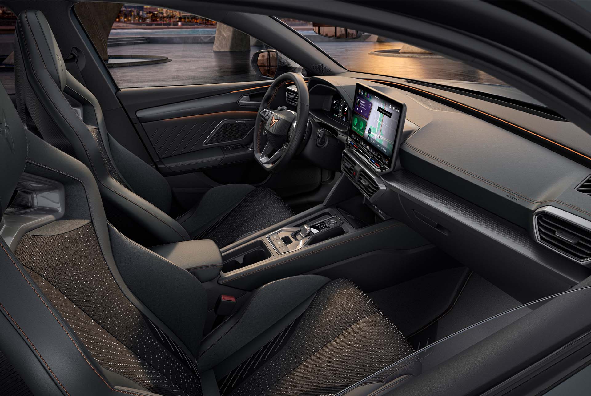 CUPRA Leon Innendesign, sportliche Schalensitze mit Heizung und elektrisch, mit Memory-Einstellungen für Fahrer und Beifahrer.
