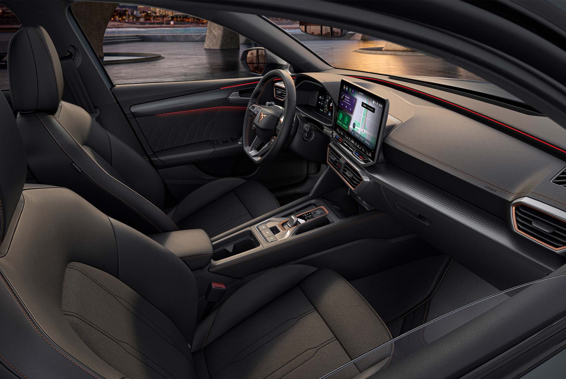 CUPRA Leon, dynamisches Innenraumdesign, sportliche Schalensitze, Ambiente Beleuchtung, Infotainment.