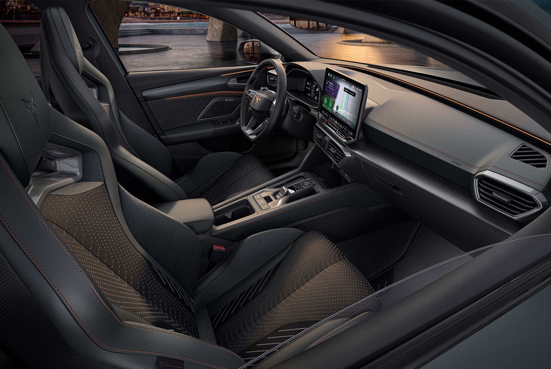 CUPRA Leon Innendesign, sportliche Schalensitze mit Heizung und elektrisch, mit Memory-Einstellungen für Fahrer und Beifahrer.