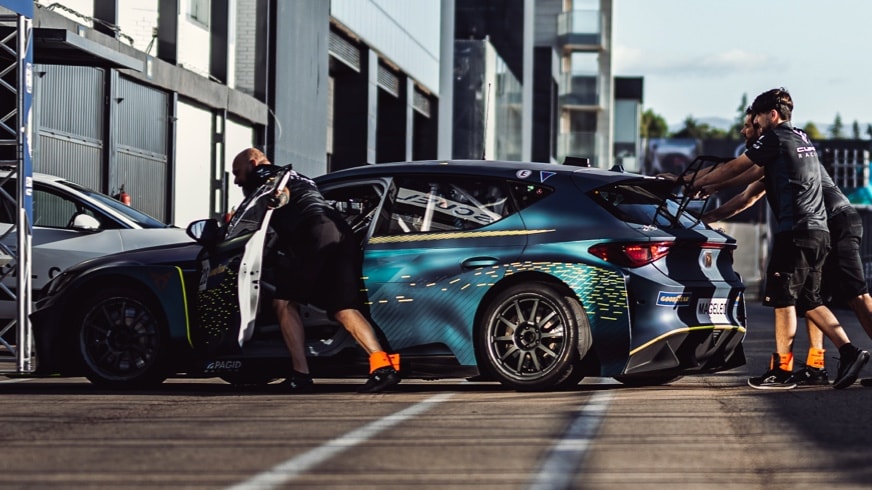 CUPRA Leon e Racer Revolution auf der Rennstrecke