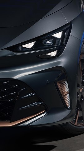 Detailshot der Frontpartie mit Scheinwerfer des neuen CUPRA Born 2026
